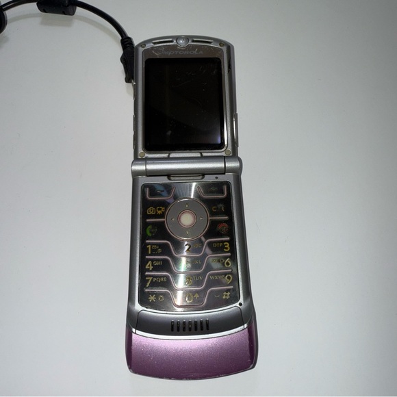 Motorola RAZR V3 Pink-Verizon w/Charger Turns On“UNTESTED” Buy As Is Read Below - Picture 9 of 14